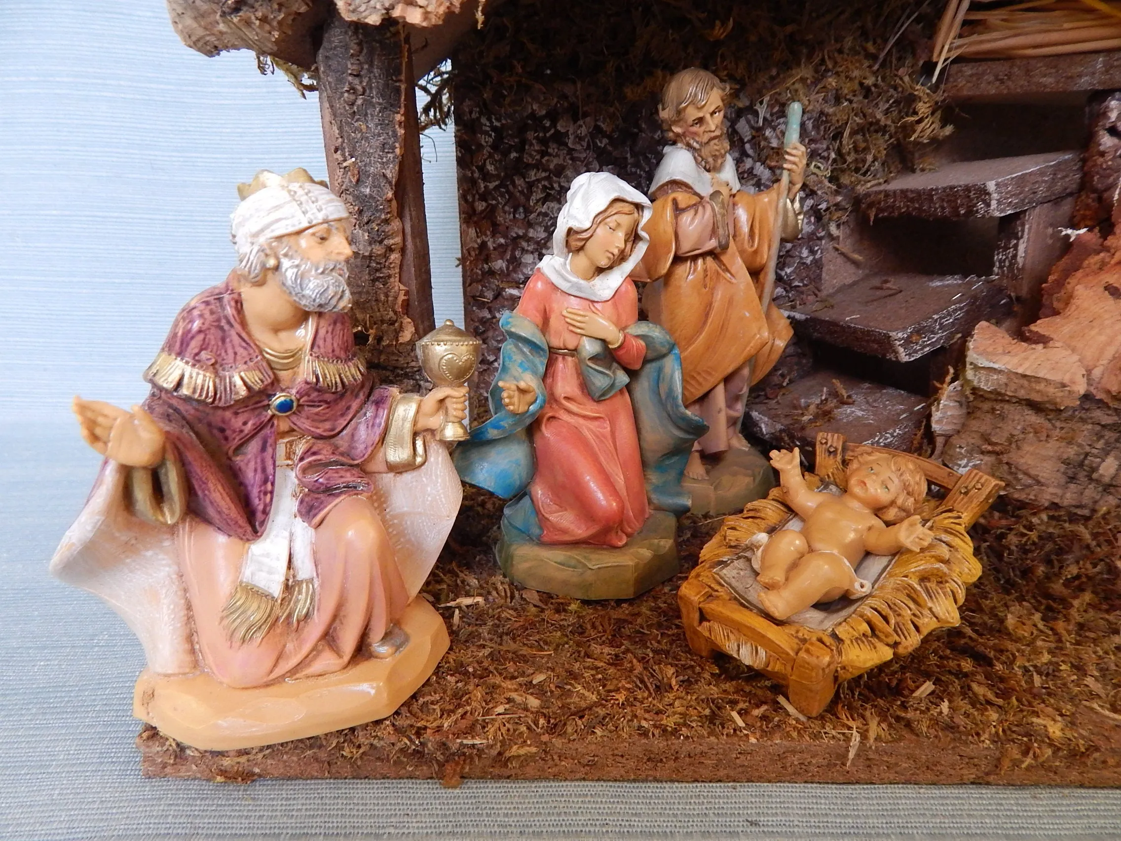 The Fontanini Heirloom Nativity by Roman - Very Good Condition as Noted